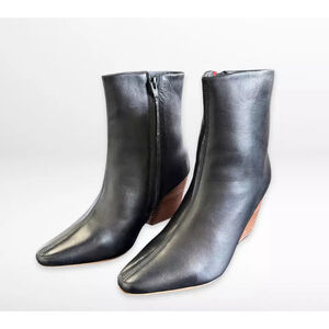 Journee Collection Women's Leather Almond Toe Ankle Booties•Black 9• Hydra•New